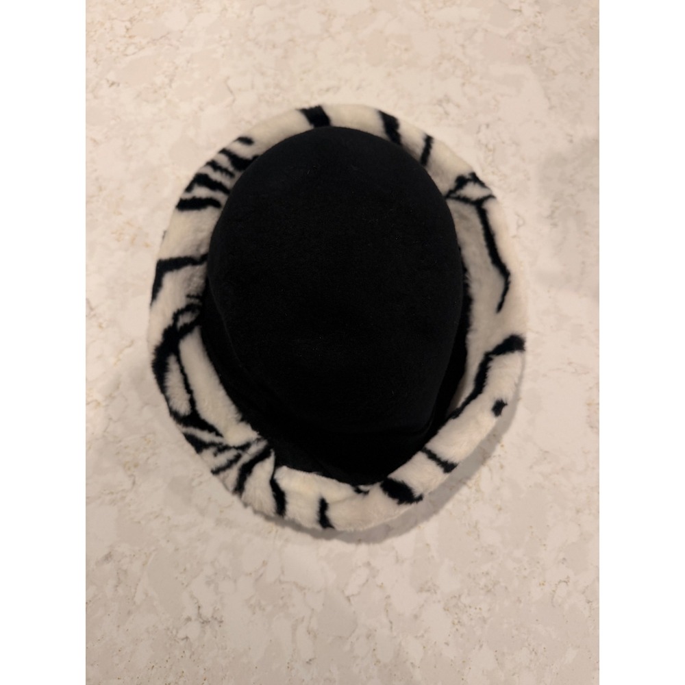 Vintage Black Wool Cloche Hat Zebra Print Faux Fur Brim Made in USA Woolmark - Picture 3 of 5